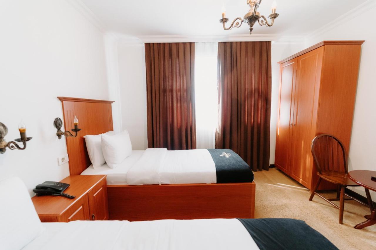 Golden Hotel Priština Exteriér fotografie