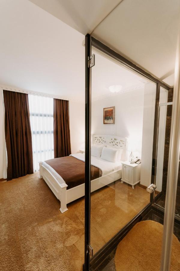 Golden Hotel Priština Exteriér fotografie